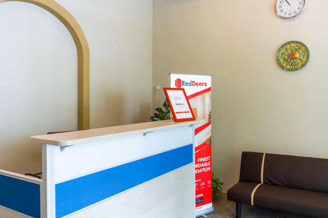 Reddoorz Hostel @ Di Panjaitan Simpang Lima Σεμαράνγκ Εξωτερικό φωτογραφία