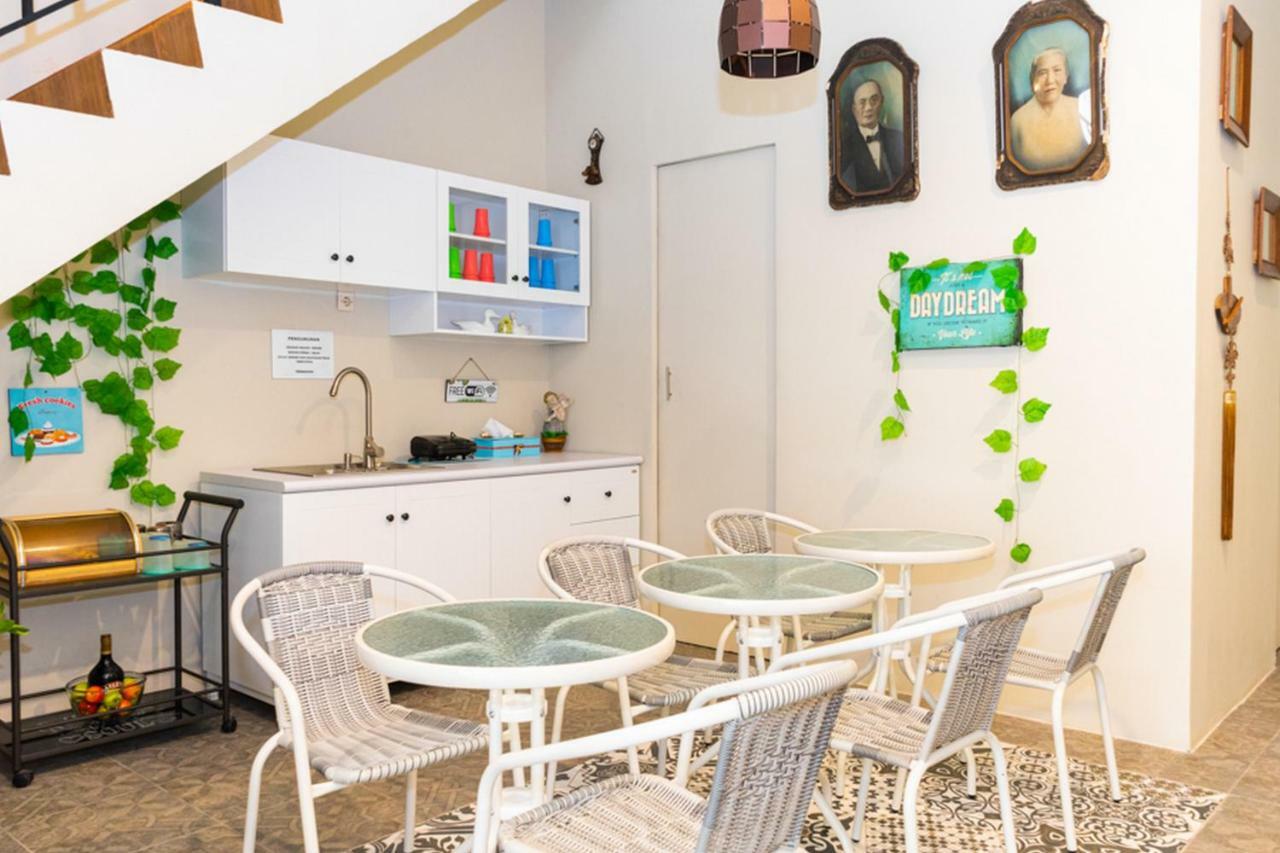 Reddoorz Hostel @ Di Panjaitan Simpang Lima Σεμαράνγκ Εξωτερικό φωτογραφία