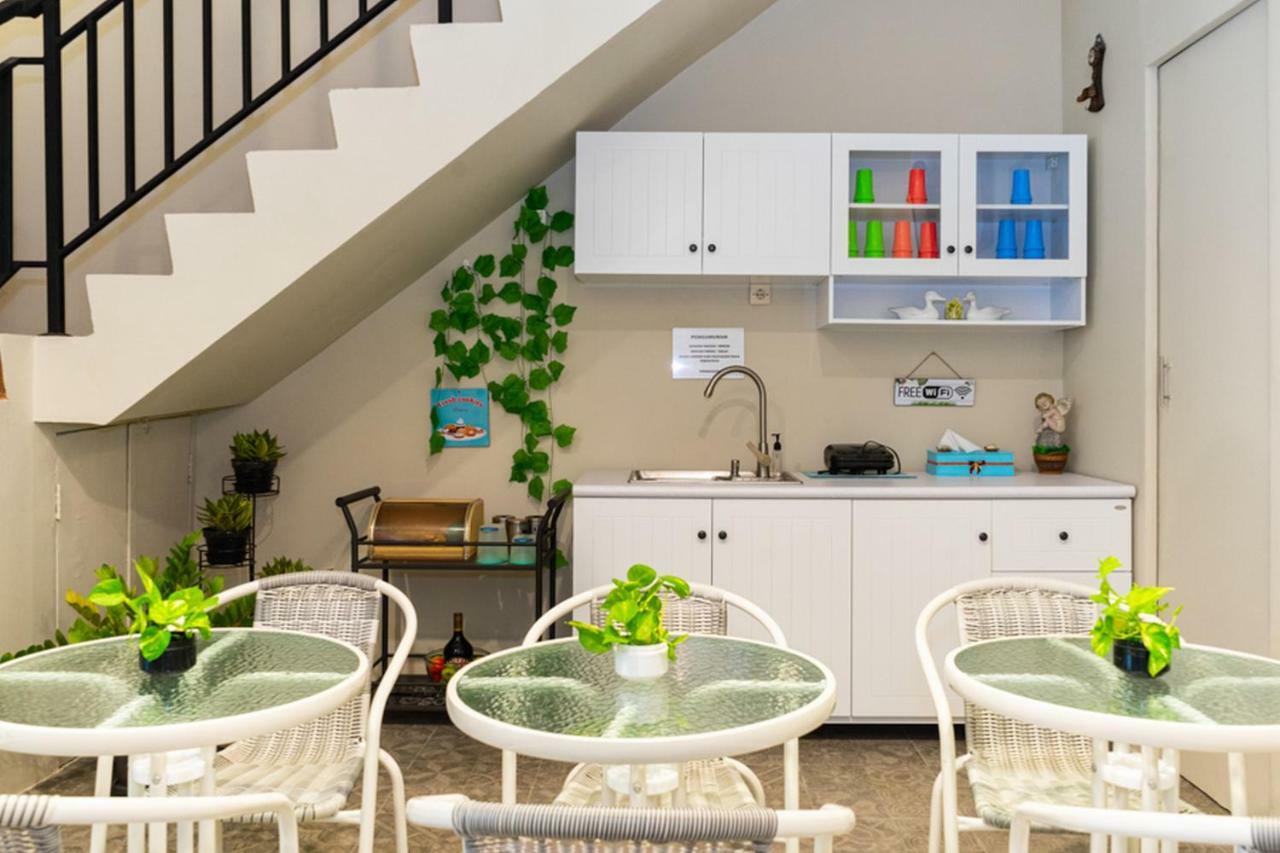 Reddoorz Hostel @ Di Panjaitan Simpang Lima Σεμαράνγκ Εξωτερικό φωτογραφία