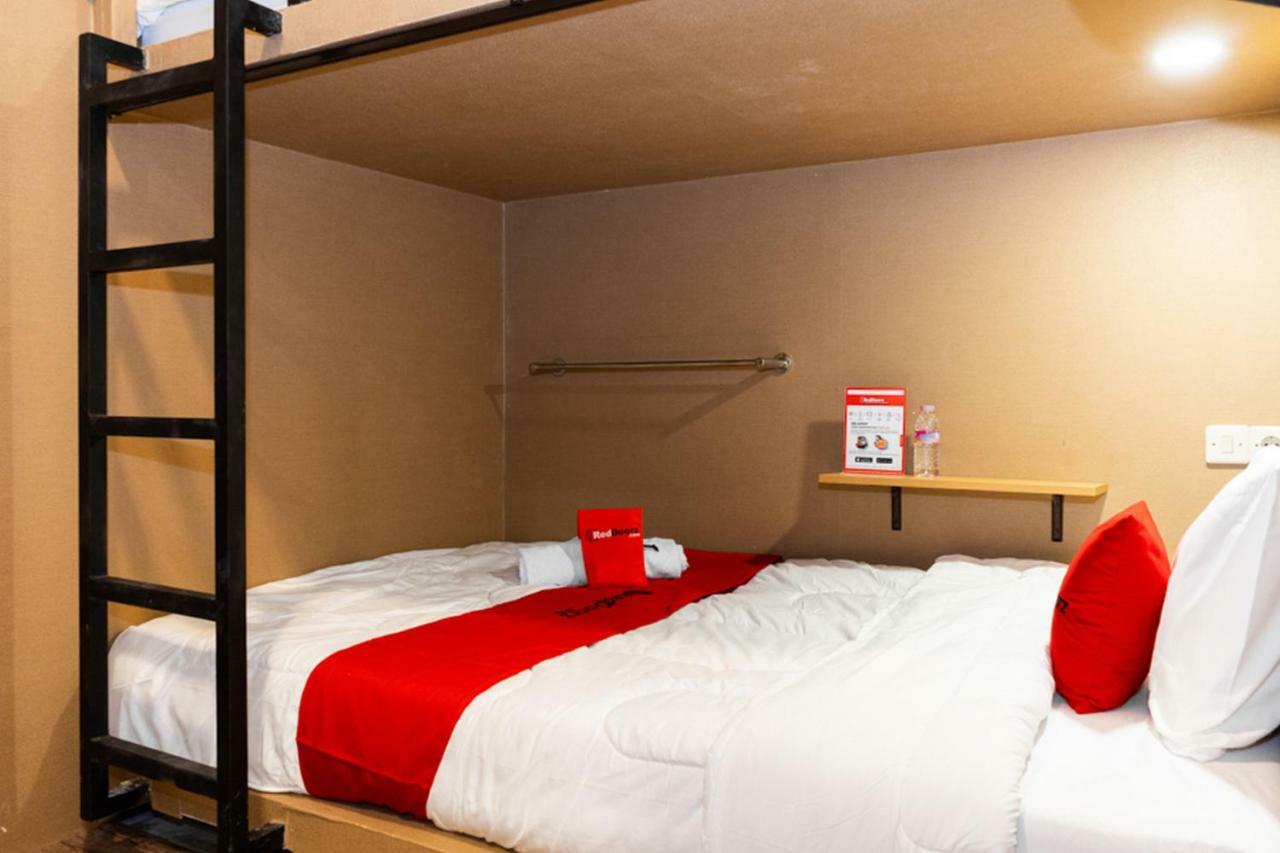 Reddoorz Hostel @ Di Panjaitan Simpang Lima Σεμαράνγκ Εξωτερικό φωτογραφία