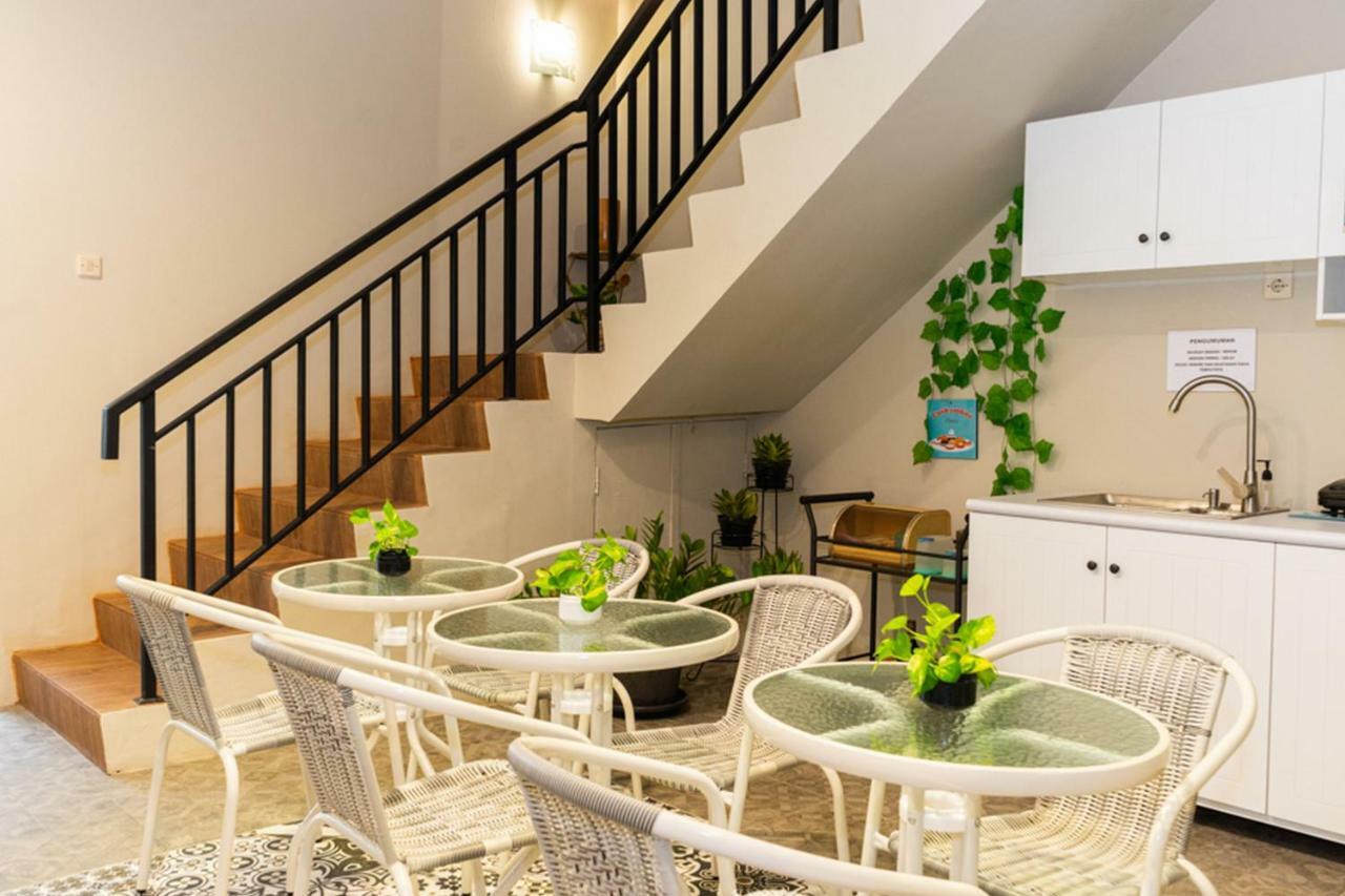 Reddoorz Hostel @ Di Panjaitan Simpang Lima Σεμαράνγκ Εξωτερικό φωτογραφία