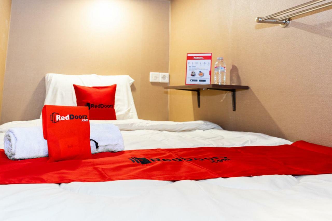 Reddoorz Hostel @ Di Panjaitan Simpang Lima Σεμαράνγκ Εξωτερικό φωτογραφία